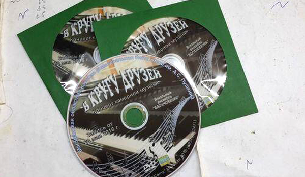 Диски DVD с записанным контентом различного характера